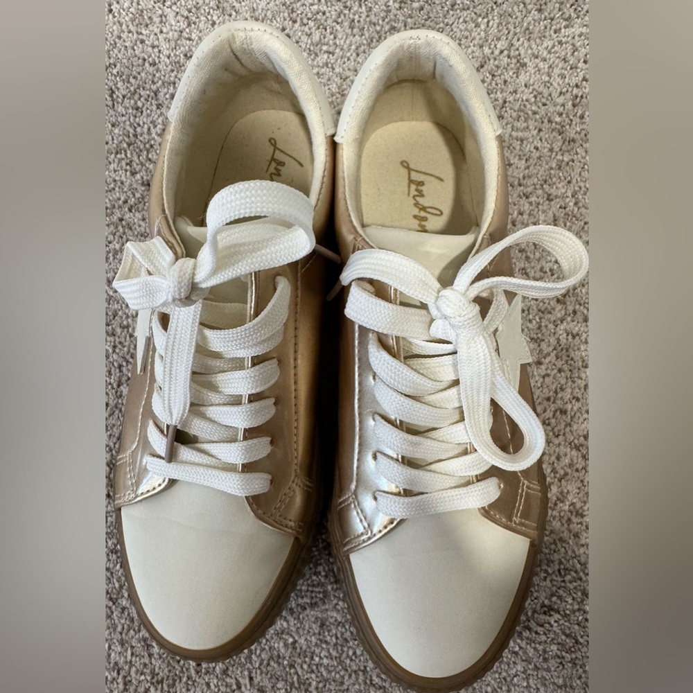 London Rag Jumping Jacks Metallic Faux Leather Star Sneakers in Gold & Cream - Picture 4 of 12